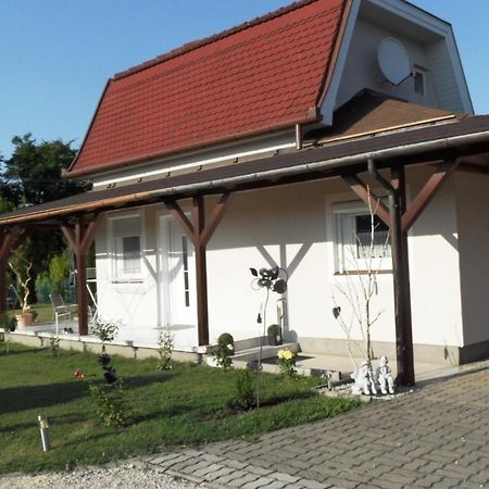 Ferienhaus Am Plattensee Balatonmáriafürdő 외부 사진